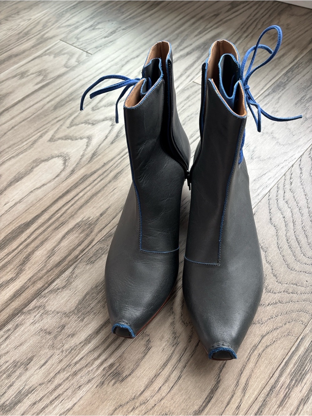 John Fluevog Le Tube Northwood grey Leather Ankle Boots with Blue Laces